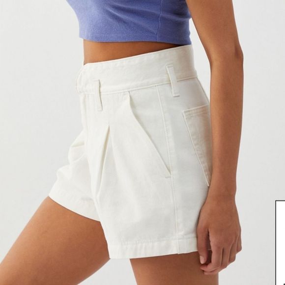 Levi's Women's High Rise Relaxed, A-Line Silhouette White Mom Shorts 33 - Picture 2 of 6